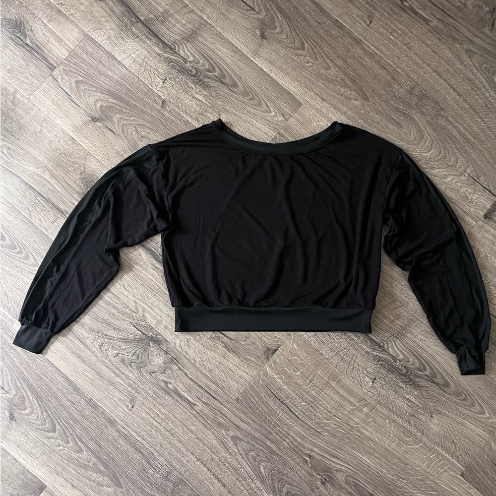 Ptula Women’s Crop sweater  size Small